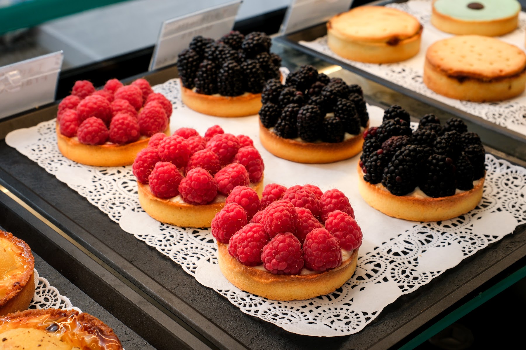 Plateau de tartelettes aux fruits